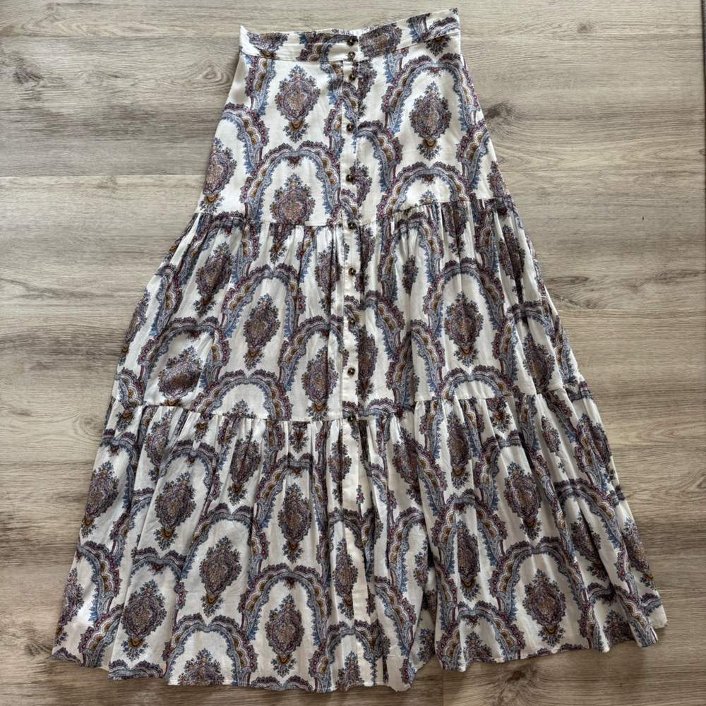 H&M Cream & Floral Paisley Print Boho Festival Long Tiered Flowy Maxi Skirt Sz 6